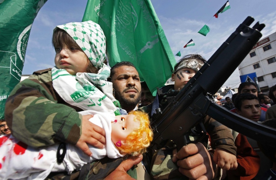 На ХАМАС подали в суд за эксплуатацию детей